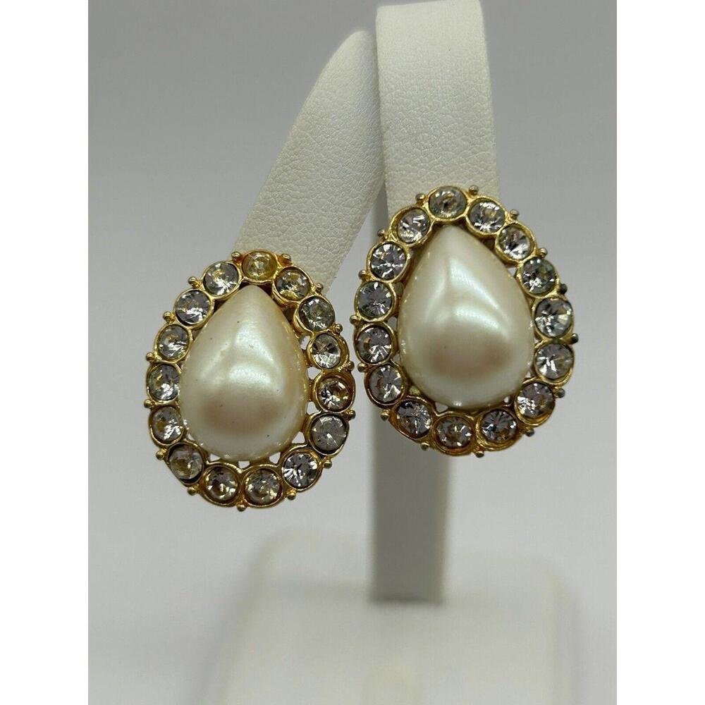 Stunning Trifari Tear Imitation Pearl Sparkle Crystal Gold Tone Clip On Earrings